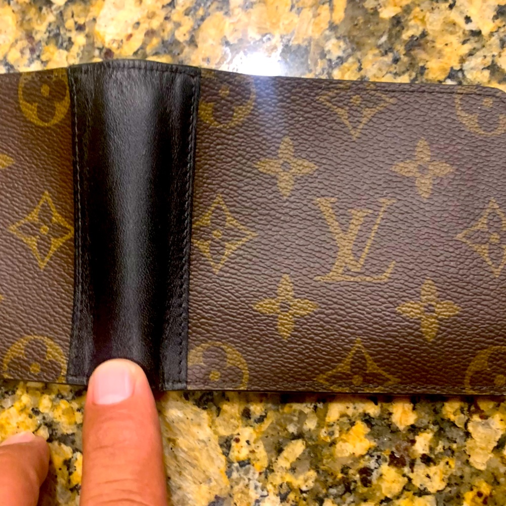LV Wallet